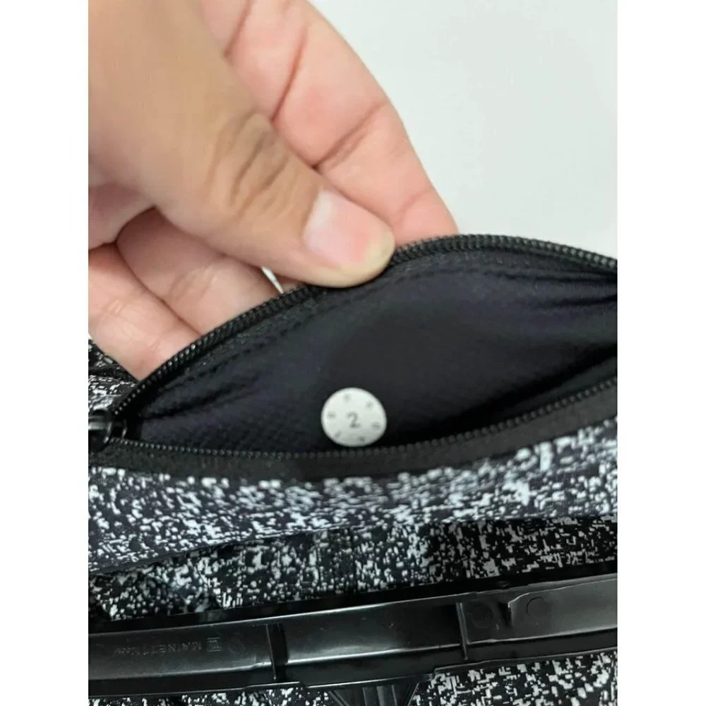 Lululemon Women Speed Up Leggings Black And White Specs Pattern Size 2 Side Pock